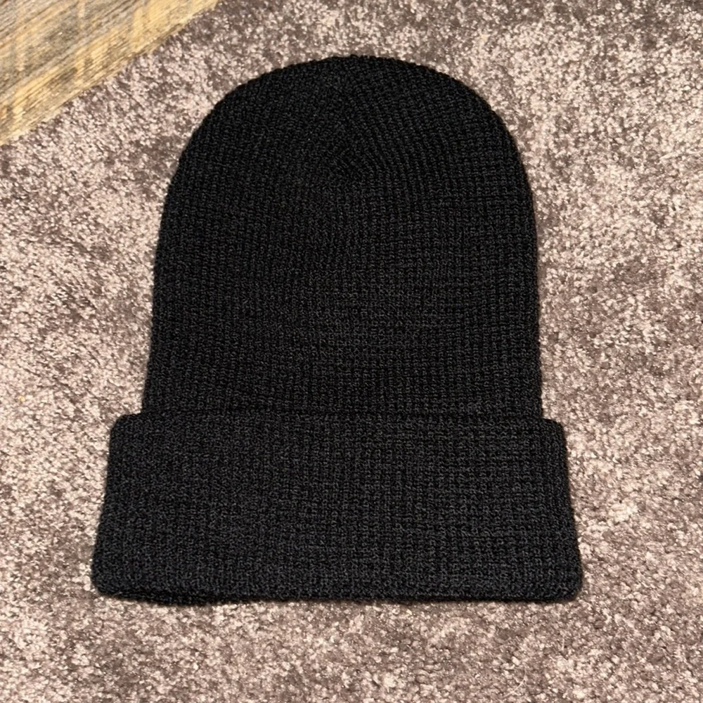 Hunt Vault black beanie hat NWOT